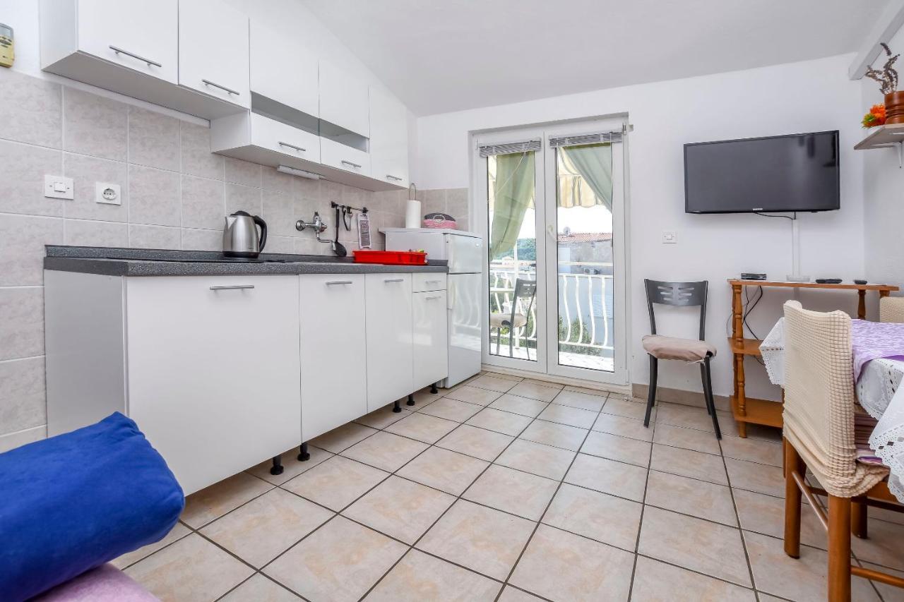 Apartments Karleusa Рогозниця Екстер'єр фото