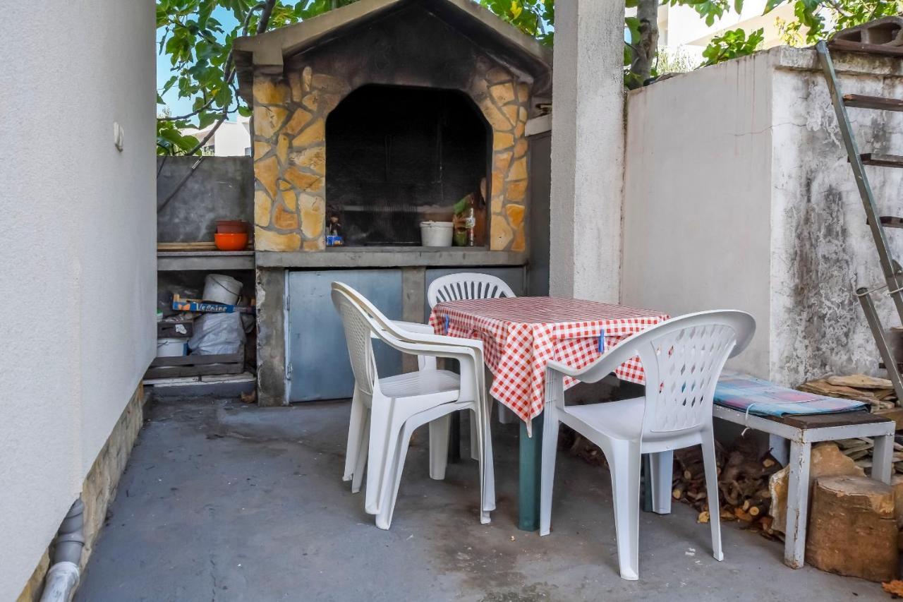 Apartments Karleusa Рогозниця Екстер'єр фото