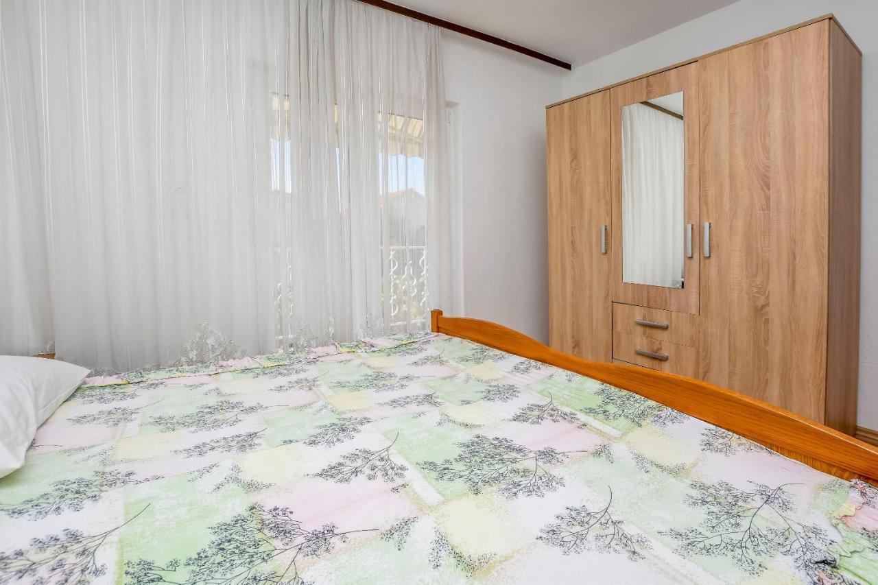 Apartments Karleusa Рогозниця Екстер'єр фото