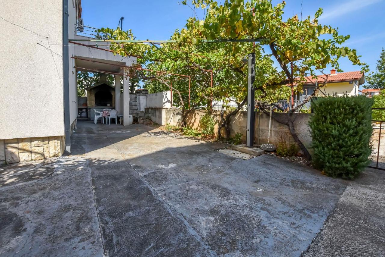 Apartments Karleusa Рогозниця Екстер'єр фото