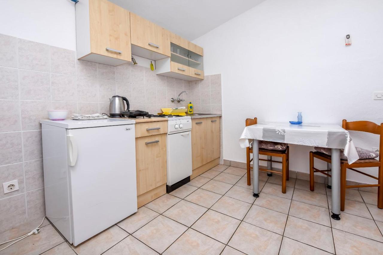 Apartments Karleusa Рогозниця Екстер'єр фото