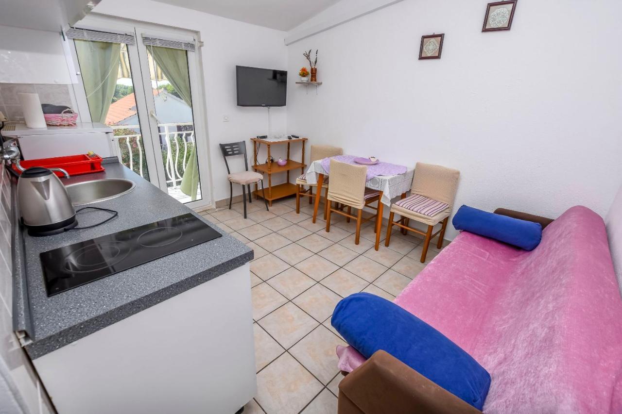 Apartments Karleusa Рогозниця Екстер'єр фото