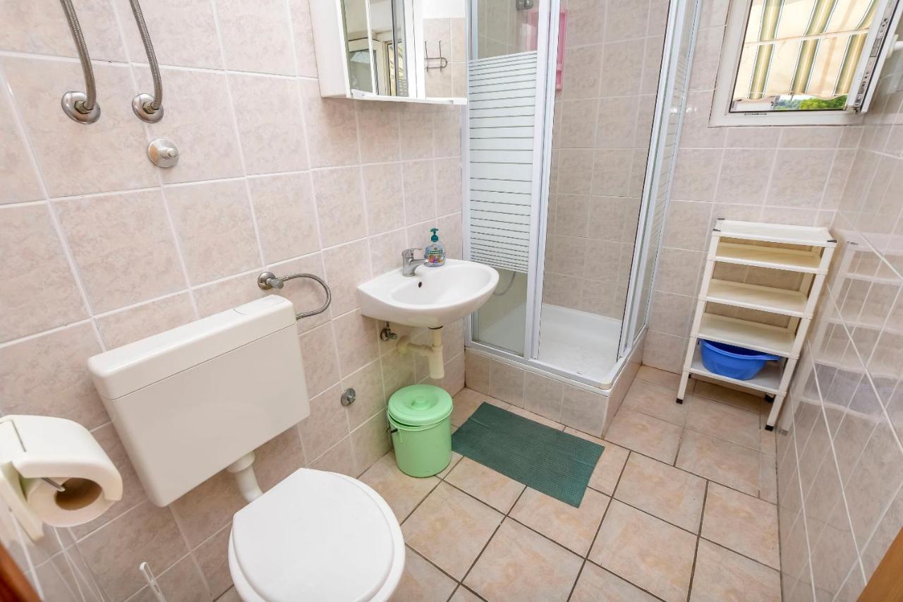 Apartments Karleusa Рогозниця Екстер'єр фото