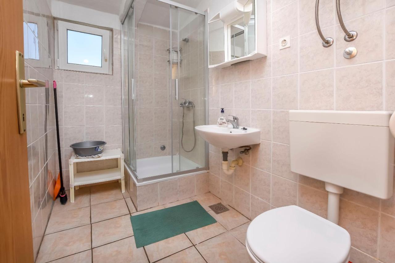 Apartments Karleusa Рогозниця Екстер'єр фото