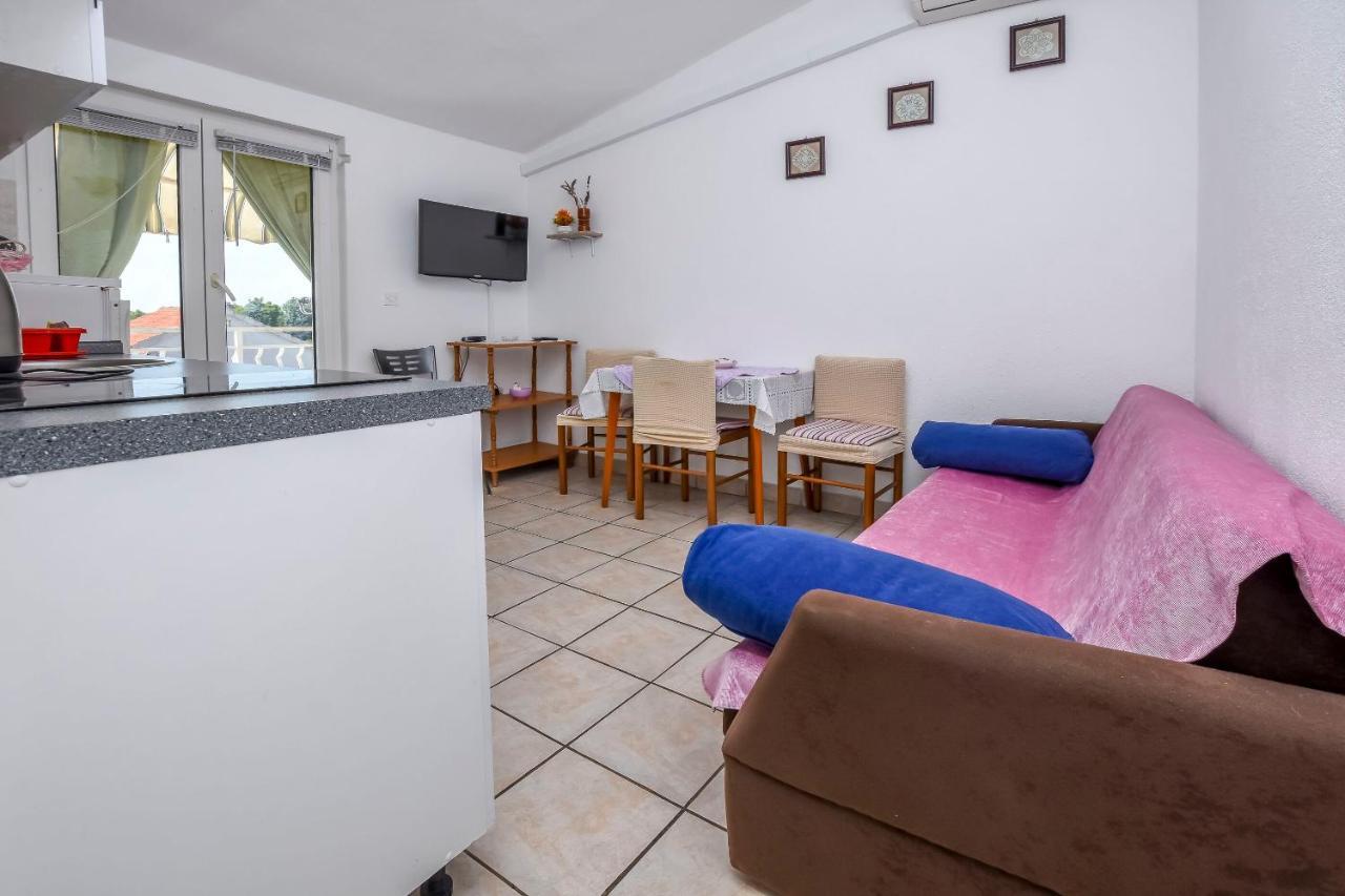Apartments Karleusa Рогозниця Екстер'єр фото
