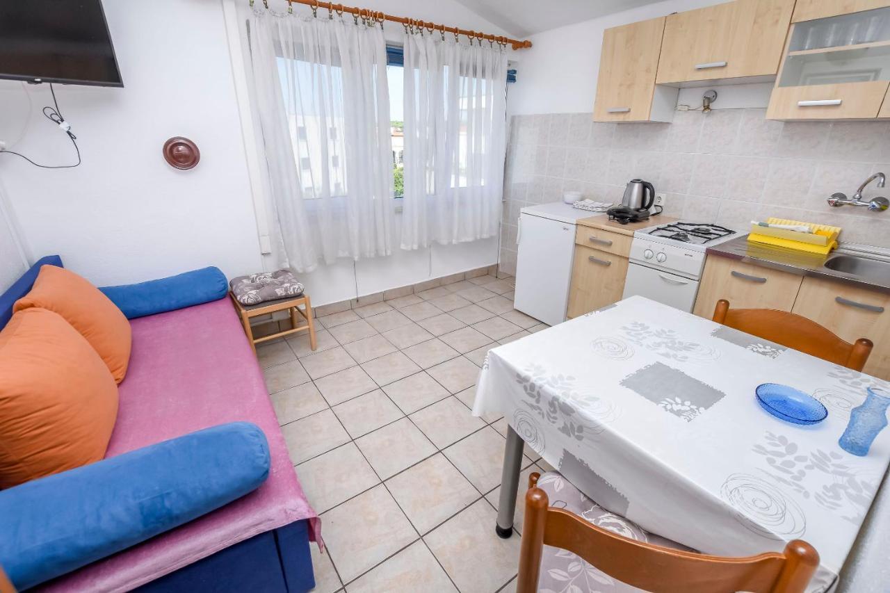 Apartments Karleusa Рогозниця Екстер'єр фото