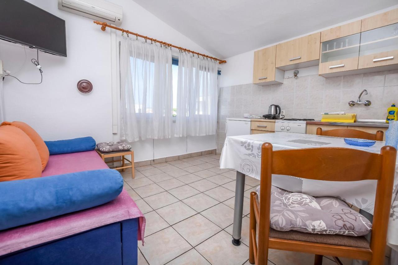 Apartments Karleusa Рогозниця Екстер'єр фото