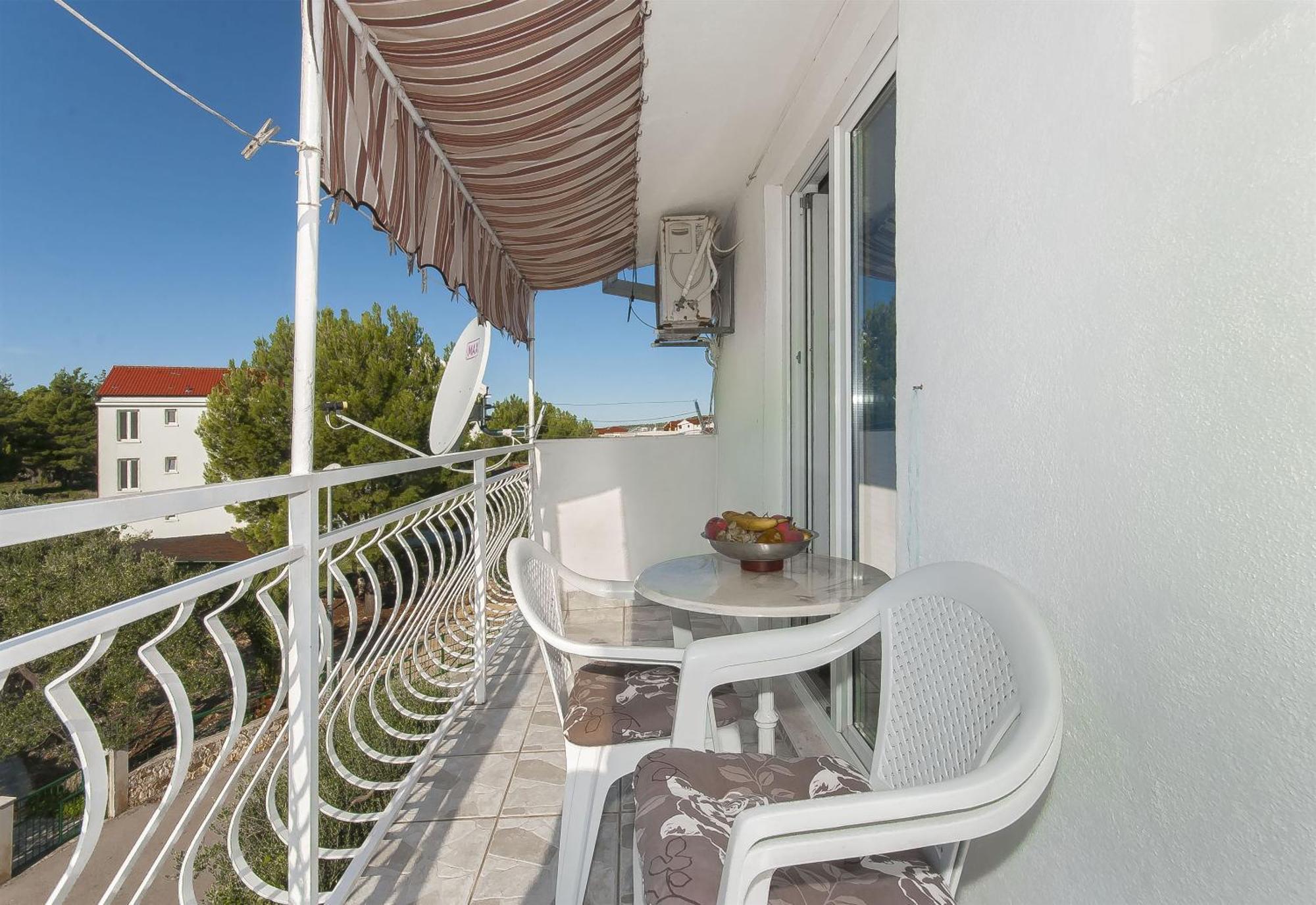 Apartments Karleusa Рогозниця Екстер'єр фото